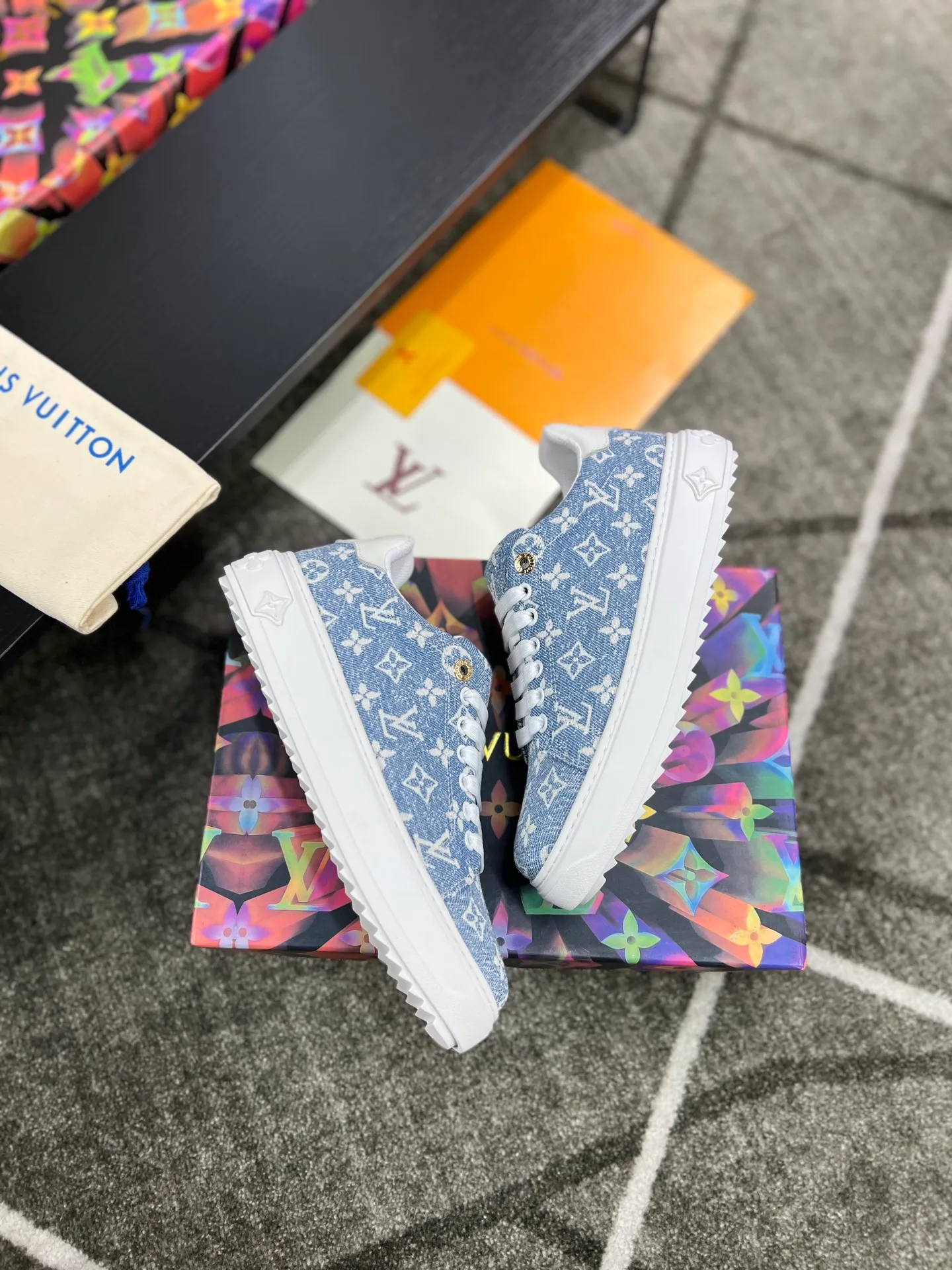 Factory price: 520💰LOUIS VUITTON [Louis VUITTON] New trendy Lv is on the market🎁, casual and fashionable men's shoes👟The upper is made of imported original fabric + cowhide mesh lining, the original wear-resistant rubber outsole, the version is simple and elegant, exclusive for trendy men, six colors available, code number: 38-44, customized 45, 46